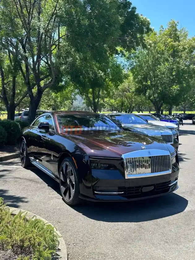 Foto - Rolls-Royce Spectre Laku Keras. Indennya Sampai 2025