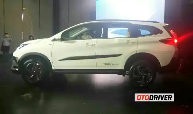 Foto - Toyota Rush Pakai Platform Mobil Sejuta Umat. Di Mana DNA SUV-nya?