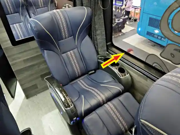 Foto - Kemenhub: Penumpang Bus Wajib Pakai Safety Belt