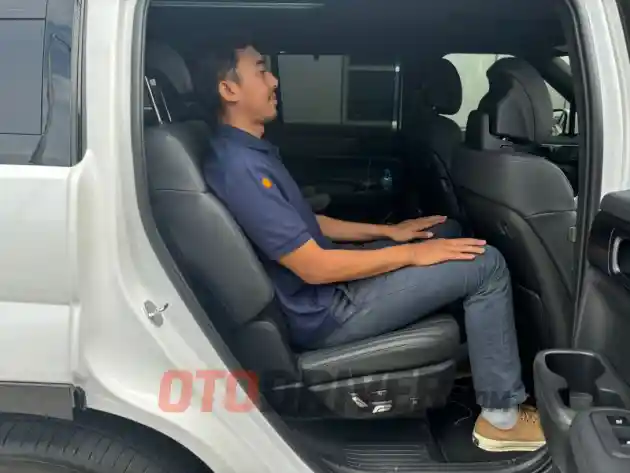 Foto - Inilah Beberapa Keunggulan Duduk di Baris Kedua Hyundai Santa Fe