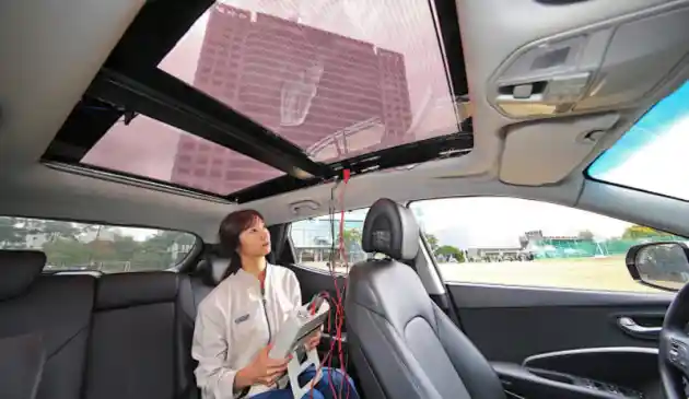 Foto - Hyundai Rancang Panoramic Roof Jadi Sumber Tenaga Listrik