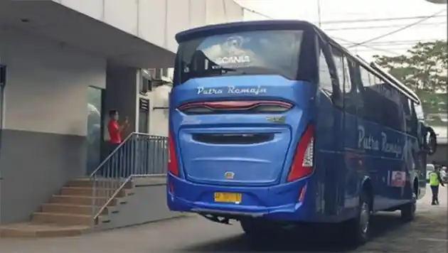 Foto - Scania Legacy SR2 HD Prime, Siap Ramaikan Armada PO Putra Remaja