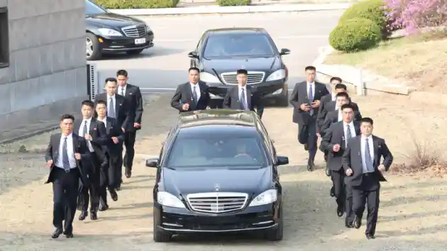 Foto - Mercedes-Benz S-Class Kim Jong Un Punya Fitur Toilet, Rahasia Negara?