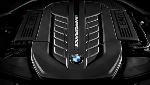 Foto - Sambutlah BMW M760Li Bermesin V12 Dari Rolls-Royce