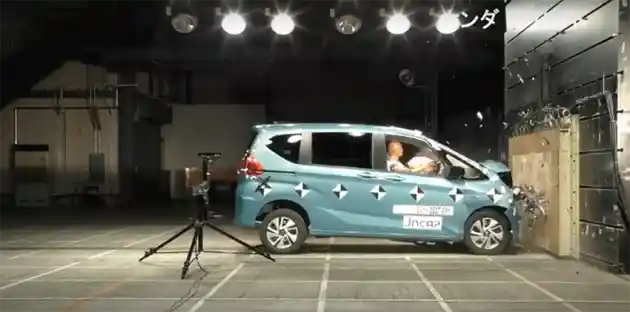 Foto - VIDEO: Crash Test Honda Freed 2017