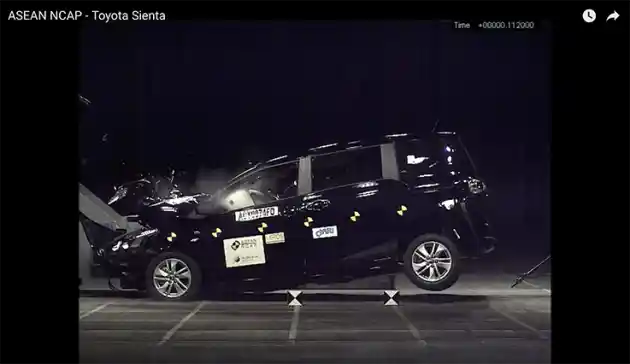 Foto - VIDEO: Crash Test Toyota Sienta