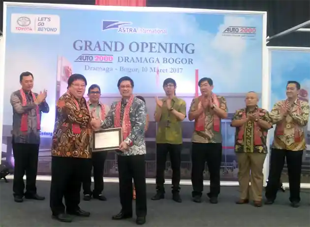 Foto - Toyota Auto2000 Dramaga Resmi Dibuka, Jadi Dealer Toyota Ke-298 Di Indonesia