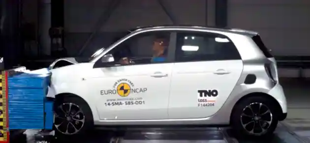 Foto - VIDEO: Crash Test Smart EQ ForFour 2018 (Euro NCAP)