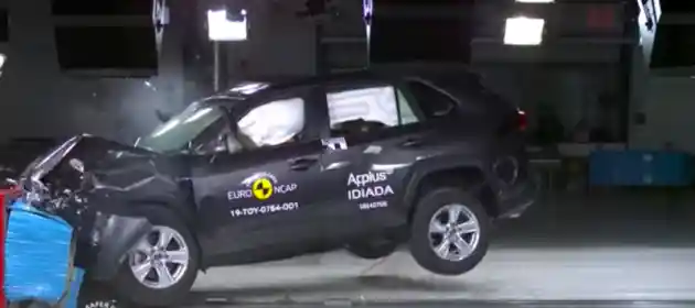 Foto - VIDEO: Crash Test Toyota RAV4 2019 (Euro NCAP)