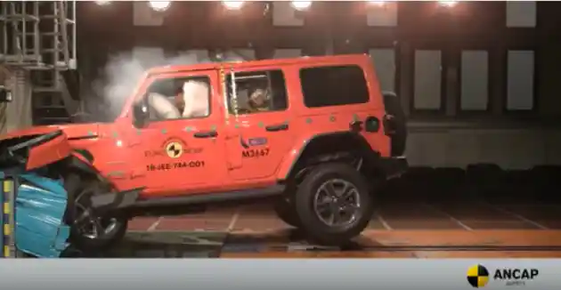 Foto - VIDEO: Lagi-Lagi Jeep Wrangler Raih Hasil Rendah dalam Uji Tabrak