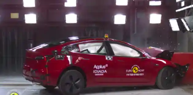 Foto - VIDEO: Crash Test Tesla Model 3 2019 (Euro NCAP)