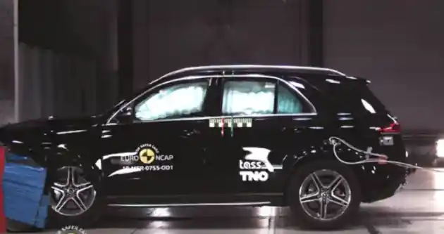 Foto - VIDEO: Crash Test Mercedes-Benz GLE 2019