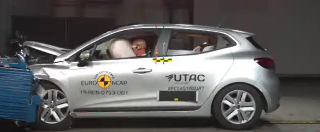 Foto - VIDEO: Crash Test Renault Clio (Euro NCAP)