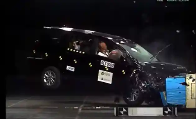 Foto - VIDEO: Crash Test Toyota Kijang Innova (ASEAN NCAP)