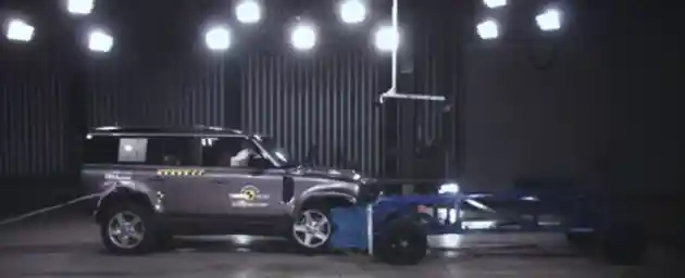 Foto - VIDEO: Crash Test Land Rover Defender (Euro NCAP)