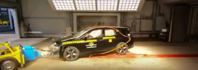 Foto - VIDEO: Crash Test BMW iX (Euro NCAP)