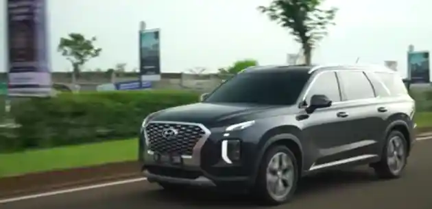 Foto - Cocok Untuk Mudik, Tapi Hyundai Palisade Ini Hanya Digunakan Di Dalam Kota