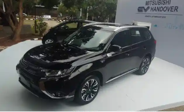 Foto - Profil Mitsubishi Outlander PHEV dan i-Miev Untuk Kemenperin