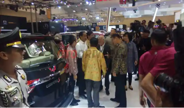 Foto - Jokowi: Saya Baru Pertama Kali Hadir di GIIAS