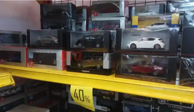 Foto - Diecast Tomica, Kyosho Sampai Autoart Bertebaran di GIIAS 2018