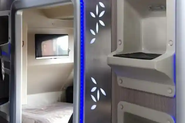 Foto - Bus Sleeper Class Adi Putro Mulai Terkuak!