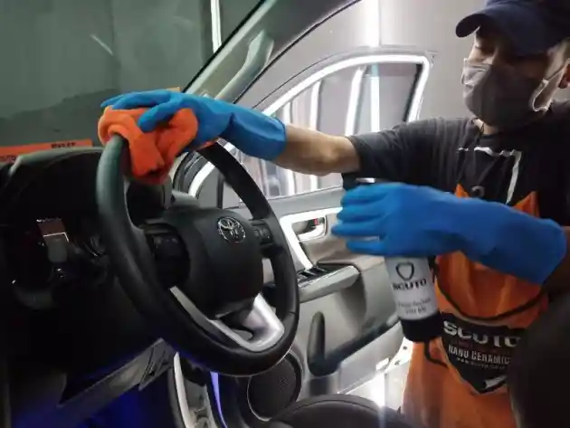 Foto - Ada Penyemprotan Disinfektan Gratis Untuk Mobil Anda