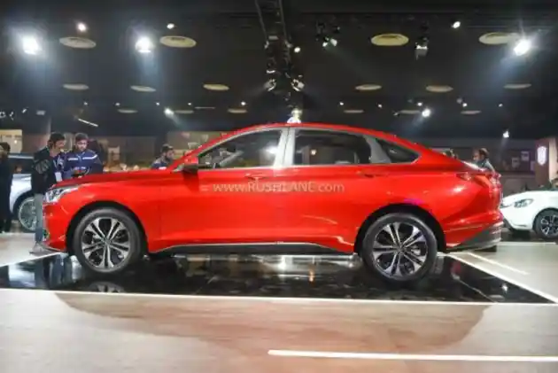 Foto - MG Pamerkan Saingan Honda Civic