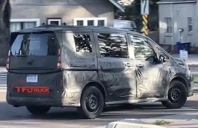 Foto - SPY SHOT: Nissan Serena Generasi Terbaru