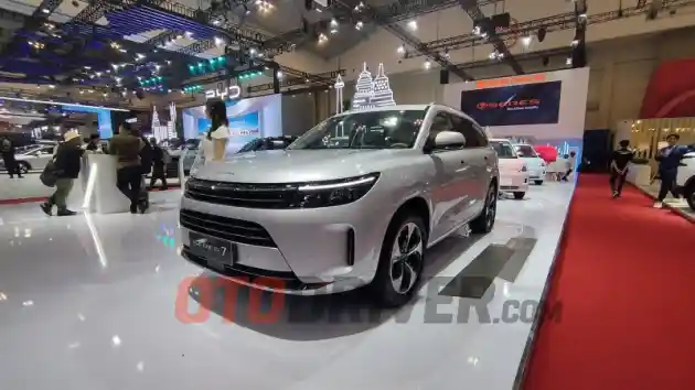 Foto - Seres Tampilkan Dua SUV Canggih Dengan Daya Jelajah Ribuan Kilometer Di GIIAS 2024