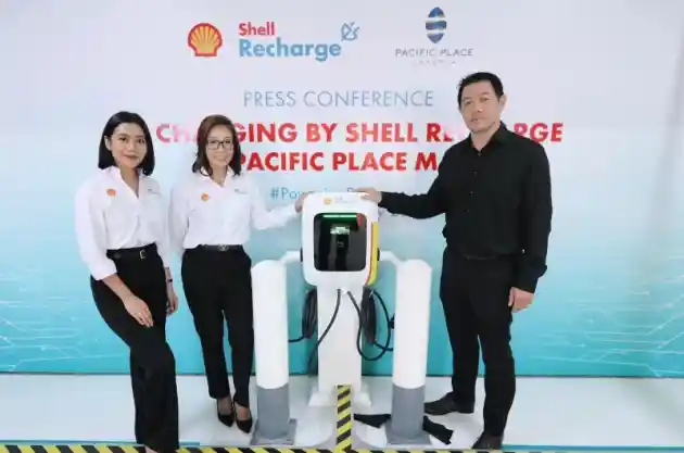 Foto - Bertarif Rp 35.000 Perjam, Apa saja Cek Keuntungan Charging di SPKLU Shell?