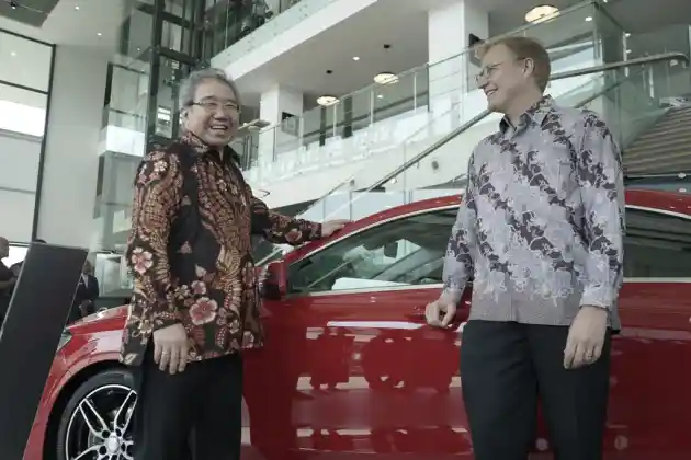 Foto - Mercedes-Benz Resmikan Dealer Terbaru di Kawasan Tangerang Selatan