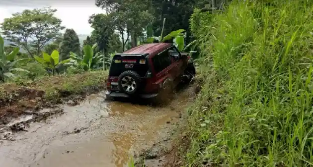 Foto - Komunitas Suzuki Sidekick Vitara Escudo Berlatih Jinakkan Si Badak!