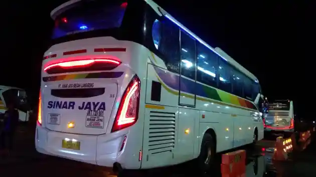 Foto - Layanan Bus Sinar Jaya Rute Slawi-Jakarta, Ternyata Kini Berbeda