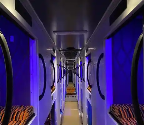 Foto - Seperti Ini Penampakan Sleeper Bus India, Tampang Jadul Interior Ala Hotel