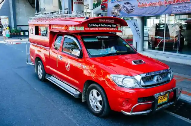 Foto - Jadi Angkot, Toyota Hilux EV Akan Segera Diuji Coba Pada 2024