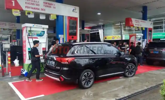 Foto - Pertamina Mulai Rintis "SPBU" Khusus Mobil Listrik