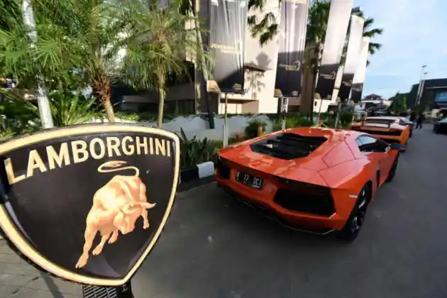 Foto - Para Pemilik Lamborghini Konvoi Ke Bandung Dengan Dukungan Pertamina (8 FOTO)