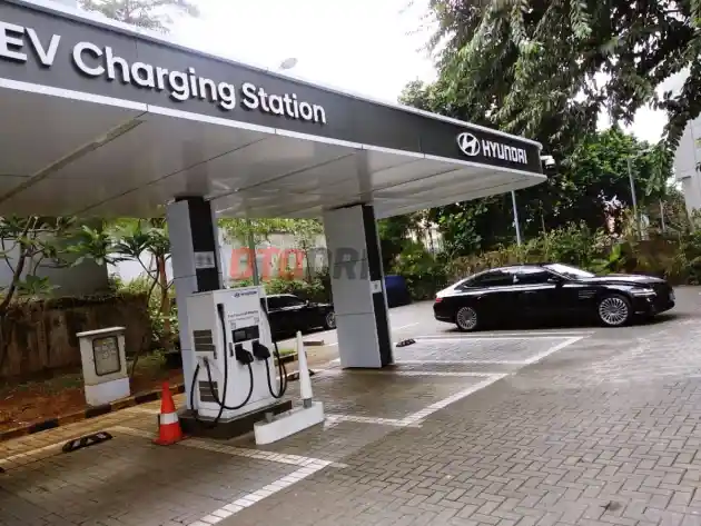 Foto - Ada 4.500 SPKLU Yang Disiagakan Selama Libur Nataru 2025