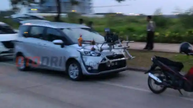 Foto - SPY SHOT: Wujud Asli Toyota Sienta Di Indonesia Tertangkap Basah