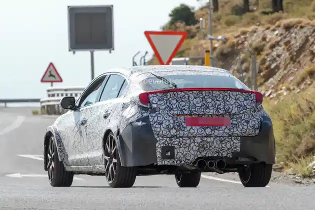 Foto - Spyshot : Buritan Honda Civic Type-R 2017 Mirip Ferrari