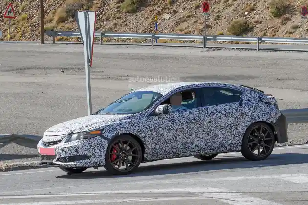 Foto - Spyshot : Buritan Honda Civic Type-R 2017 Mirip Ferrari