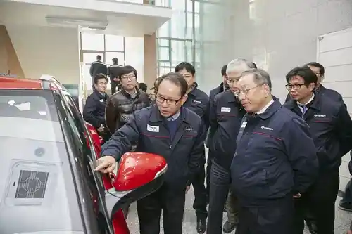 Foto - Ssangyong Siapkan Teknologi Baru, Buka-Tutup Kaca Tinggal Sentuh