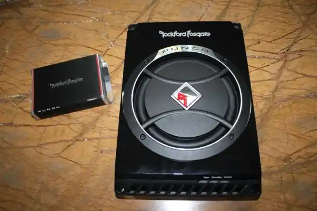 Foto - Alasan Pentingnya Subwoofer & Power Amplifier di Dalam Kabin