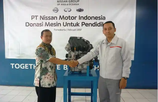 Foto - Nissan Sumbang Mobil Dan Mesin Untuk Sekolahan, Murni Tanpa Pamrih