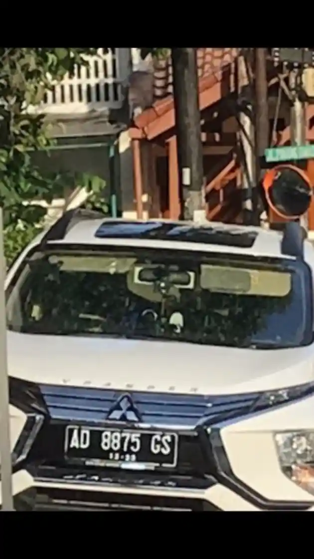 Foto - Ketika Mitsubishi Xpander Dilengkapi Sunroof Palsu