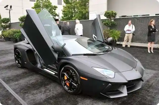 Foto - Kobe Bryant dan 5 Supercar Miliknya