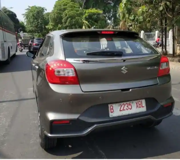 Foto - Baleno Hatchback Facelift Sudah ada di Dealer!