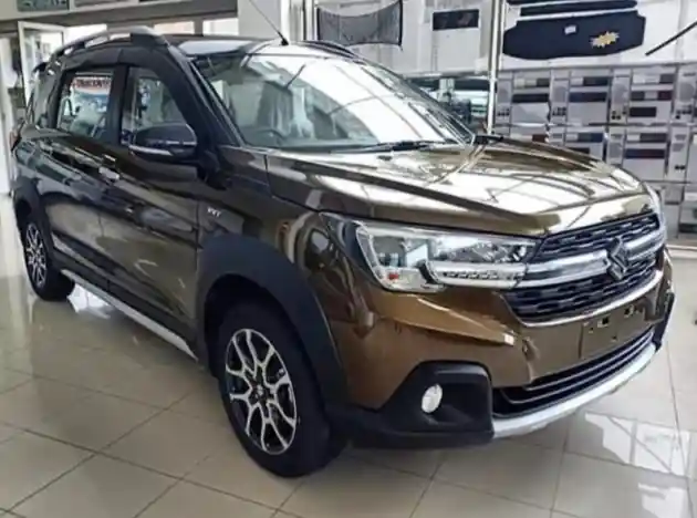 Foto - Komentar Mitsubishi Terkait 'Ancaman' XL7