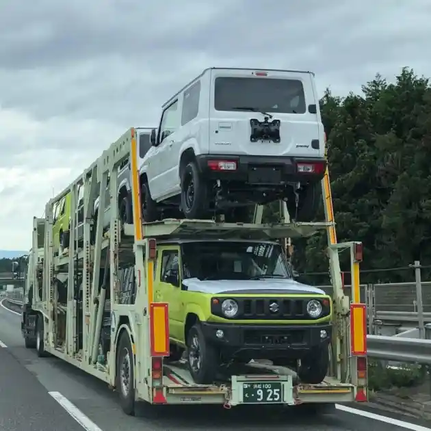 Foto - Menggemaskan, Suzuki Jimny Generasi Terbaru Mulai Dikirim ke Dealer (9 Foto)