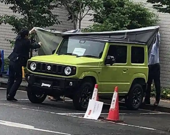 Foto - SPY SHOT: Suzuki Jimny Generasi Terbaru Tampak Jelas Bagian Depannya